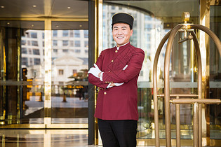 專業(yè)酒店管理服務人員的接待形象及高清圖片下載指南